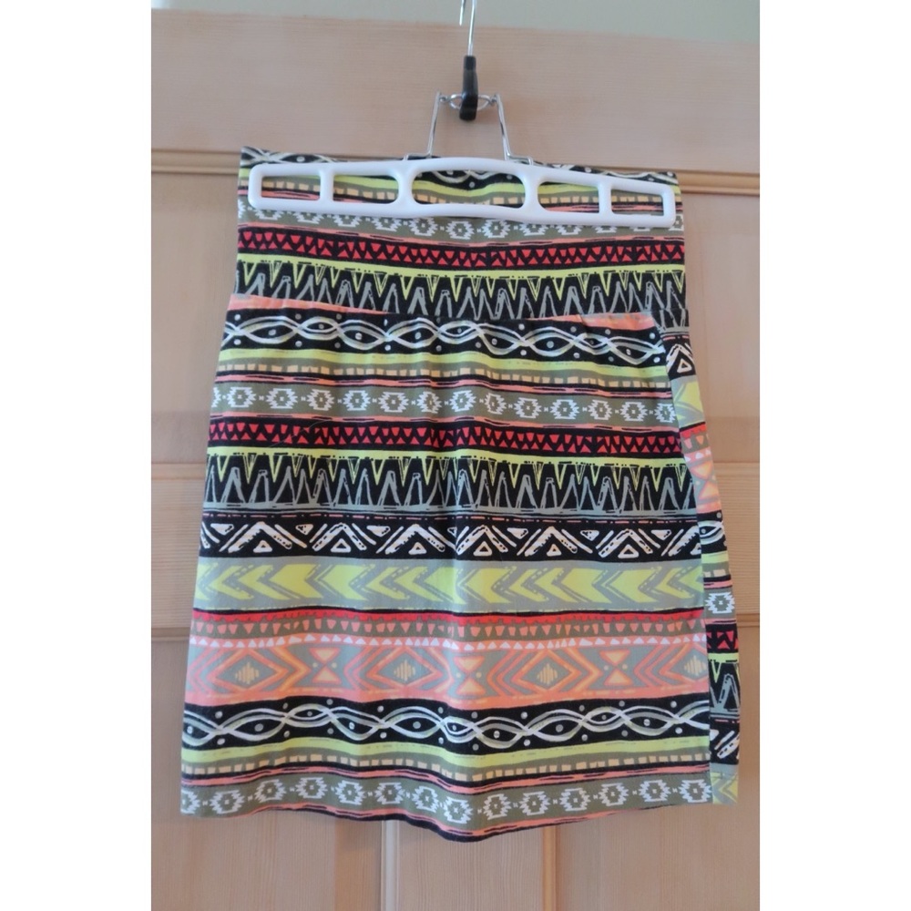 Patterned body con skirt